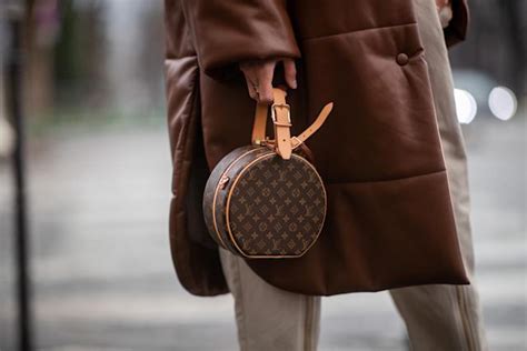 does louis vuitton fix bags for free